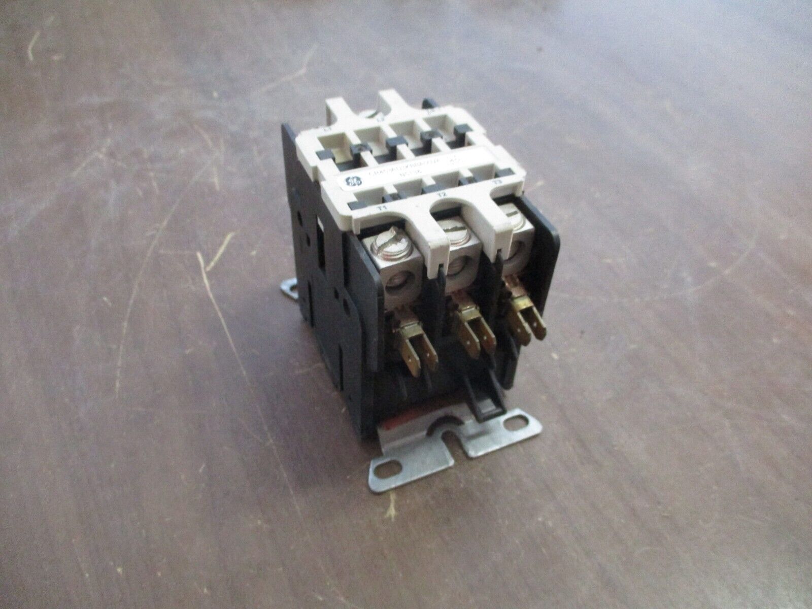 GE Contactor CR453AD3KBBA00VA 24V Coil 40A Used