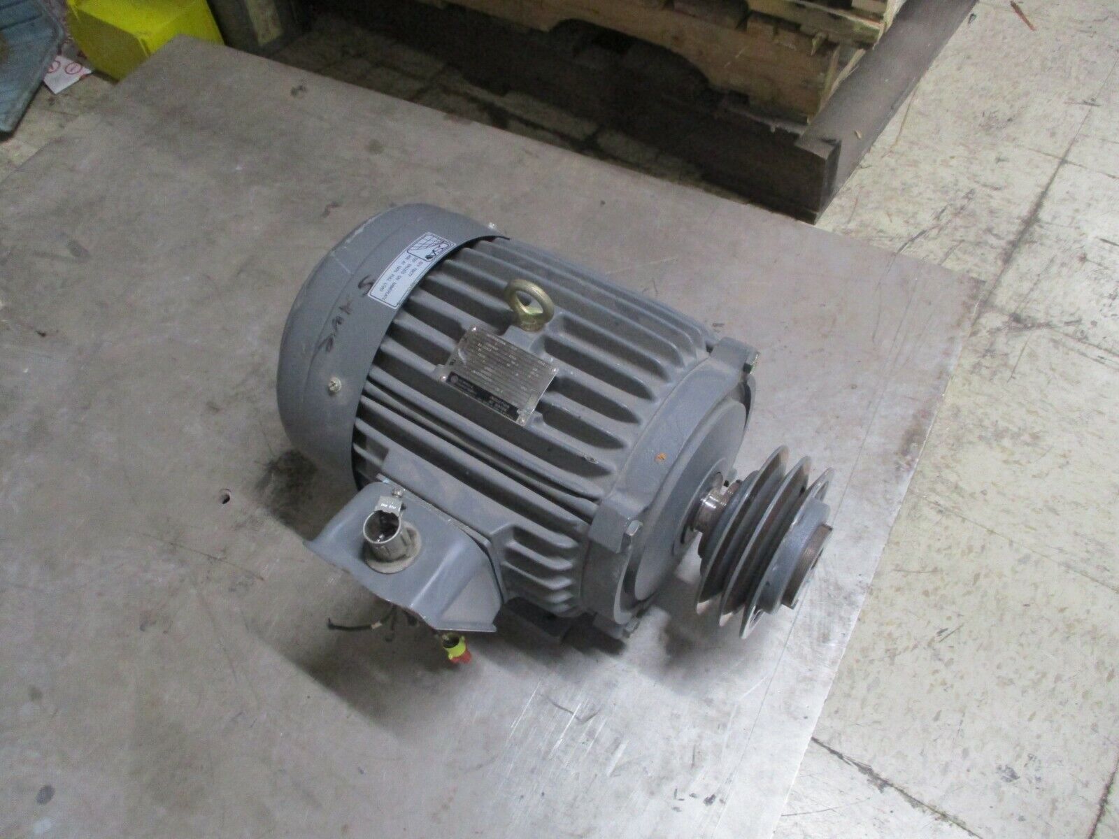 GE AC Motor 5KE213BC205A 7.5HP 1800RPM FR:213T ENCL:TE 230/460V 18.2/9.1A Used