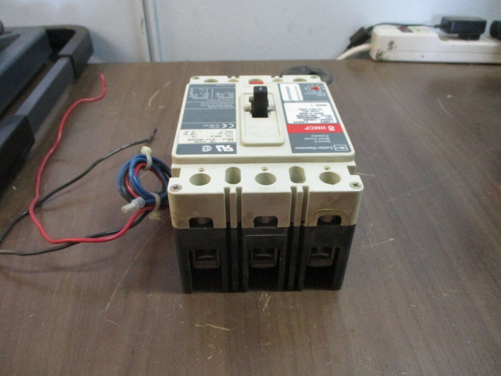 Cutler-Hammer / Westinghouse Circuit Breaker w/ Aux HMCP007C0C 7A 600V 3P Used