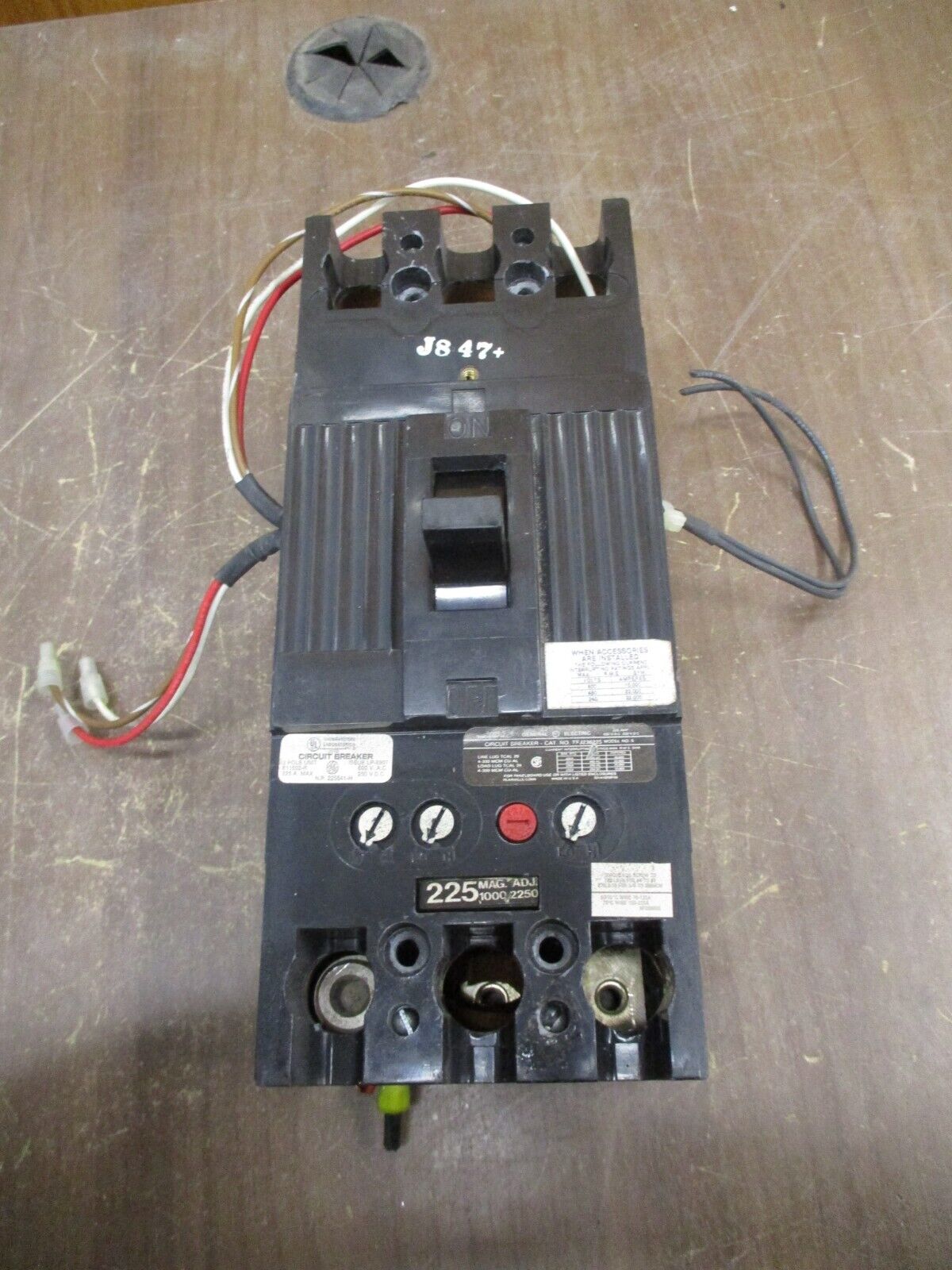 GE Circuit Breaker TFJ236225 225A 600V 3P *Missing (2) Lugs* Used