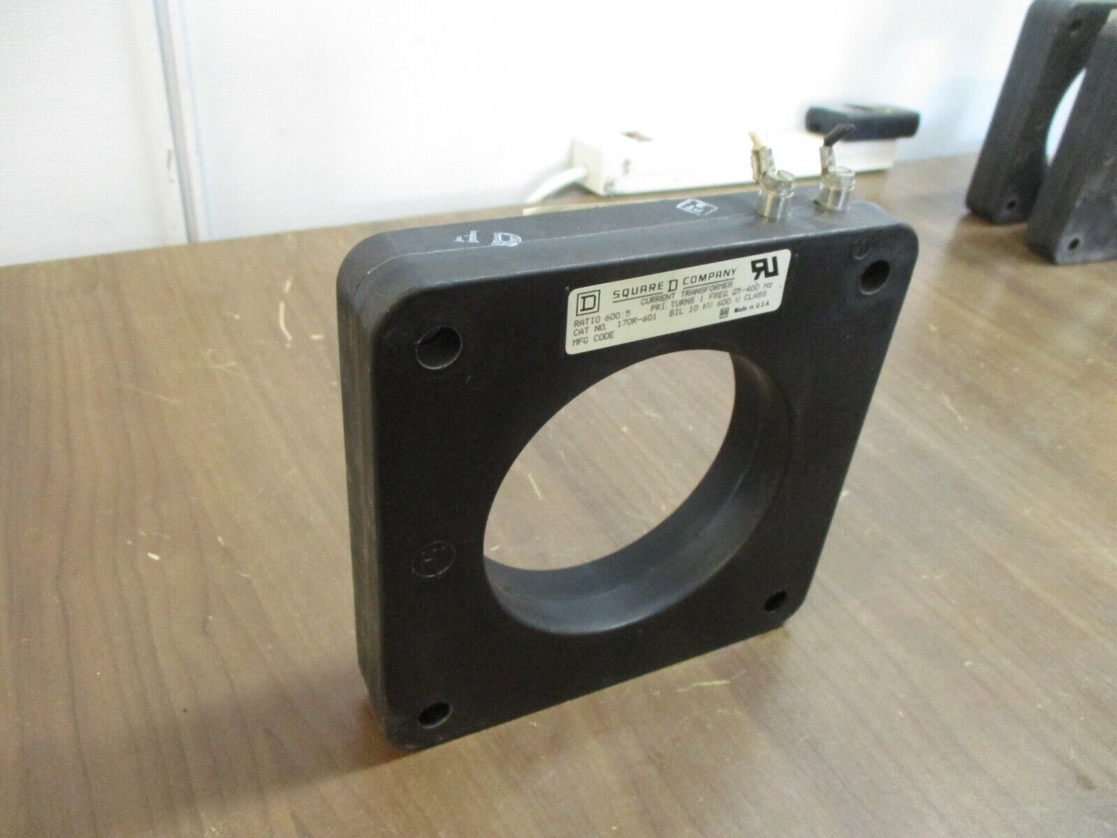 Square D Current Transformer 170R-601 Ratio 600:5A 600V 25-400Hz 10kV BIL Used