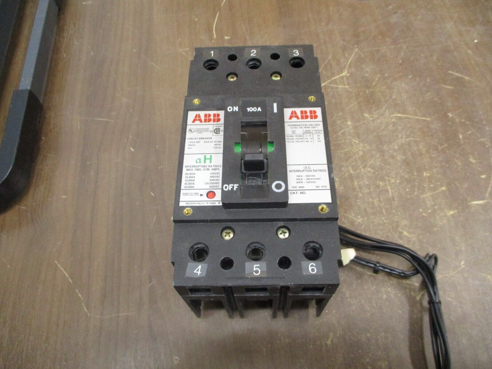 ABB Type EH Circuit Breaker EH-3P-100A 100A 600V 3P w/ Shunt Trip Used