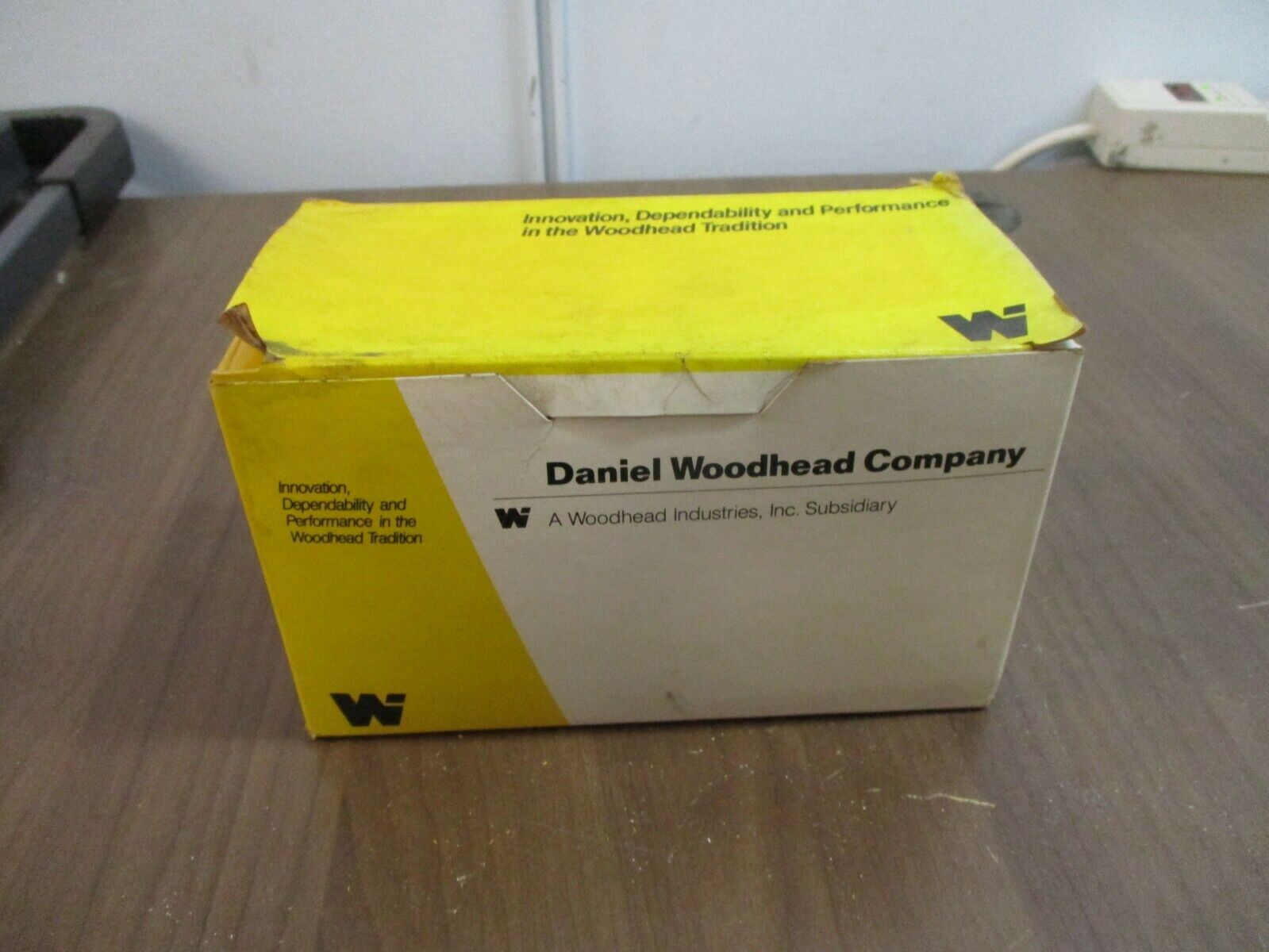 Daniel Woodhead Watertite Turnex Connector 27W09 20A 120/208V New Surplus