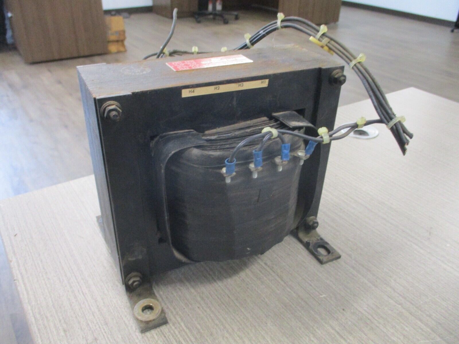 Hevi-Duty Type SIOZ Transformer 46605 3 KVA Pri : 240/480 Sec: 120/240V Used