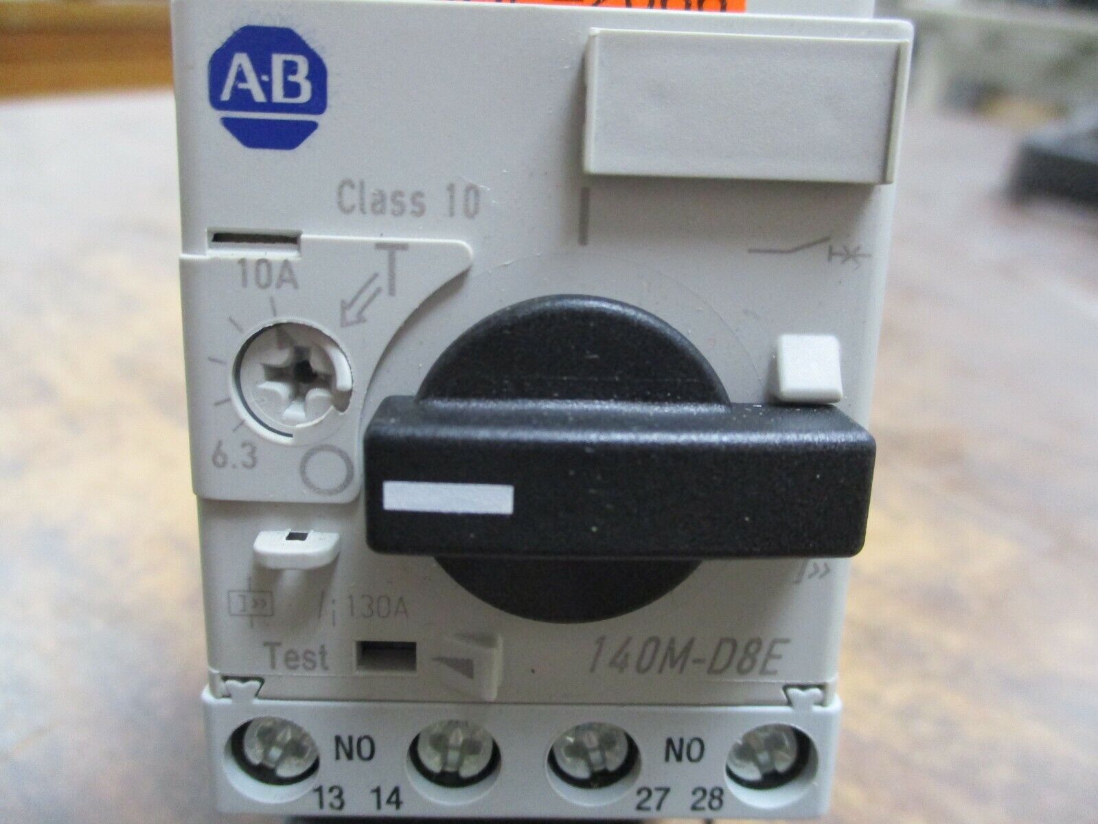 Allen-Bradley Motor Protector 140M-D8E-C10 Ser. B Trip: 6.3-10A w/ Aux Contact