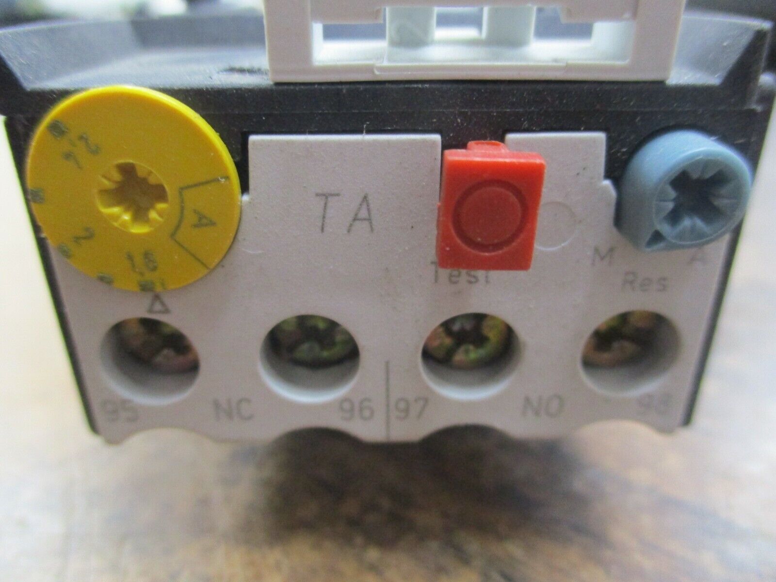 Allen-Bradley Solid State Overload 193-TAB24 Ser. B Trip: 1.6-2.4A Used