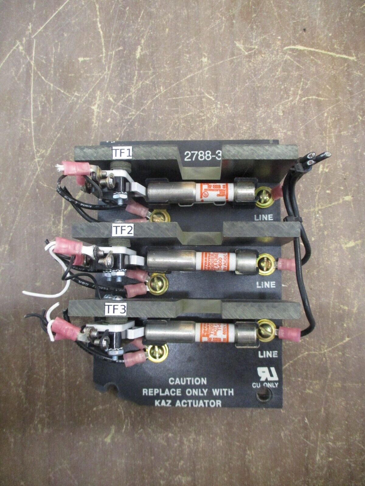 Buss Fuse Block 2788-3 3P w/ (3) TI-600 Fuses *Chipped Corner* Used