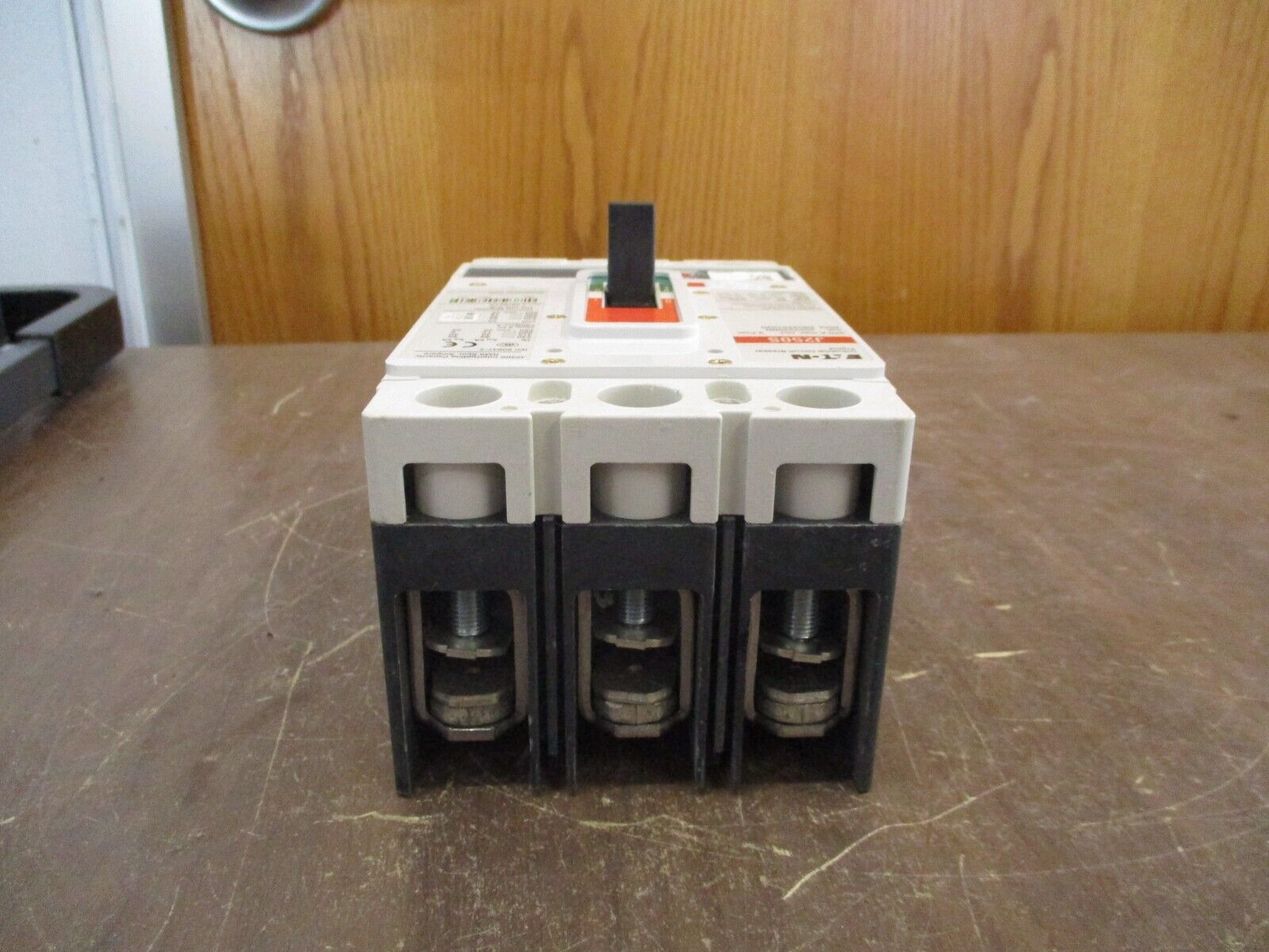 Eaton J250S Circuit Breaker JGS3250NN 150A 600V 3P Used