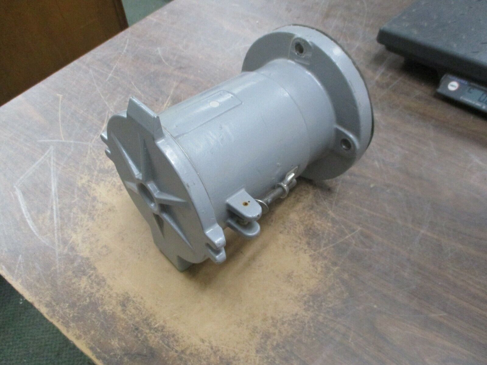 Hubbell Killark Receptacle VR20422-S39 200A 600V 3W 4P *Chipped Insulator* Used