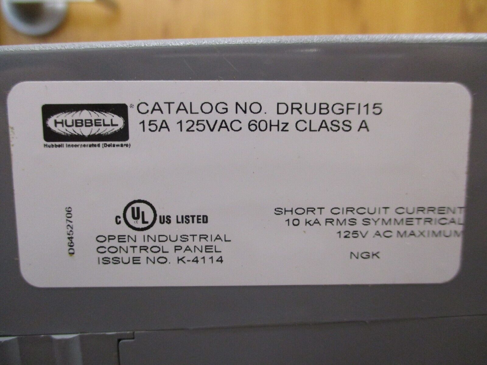 Hubbell DIN Rail Utility Box DRUBGFI15 15A 125V 60Hz GFCI Duplex Used