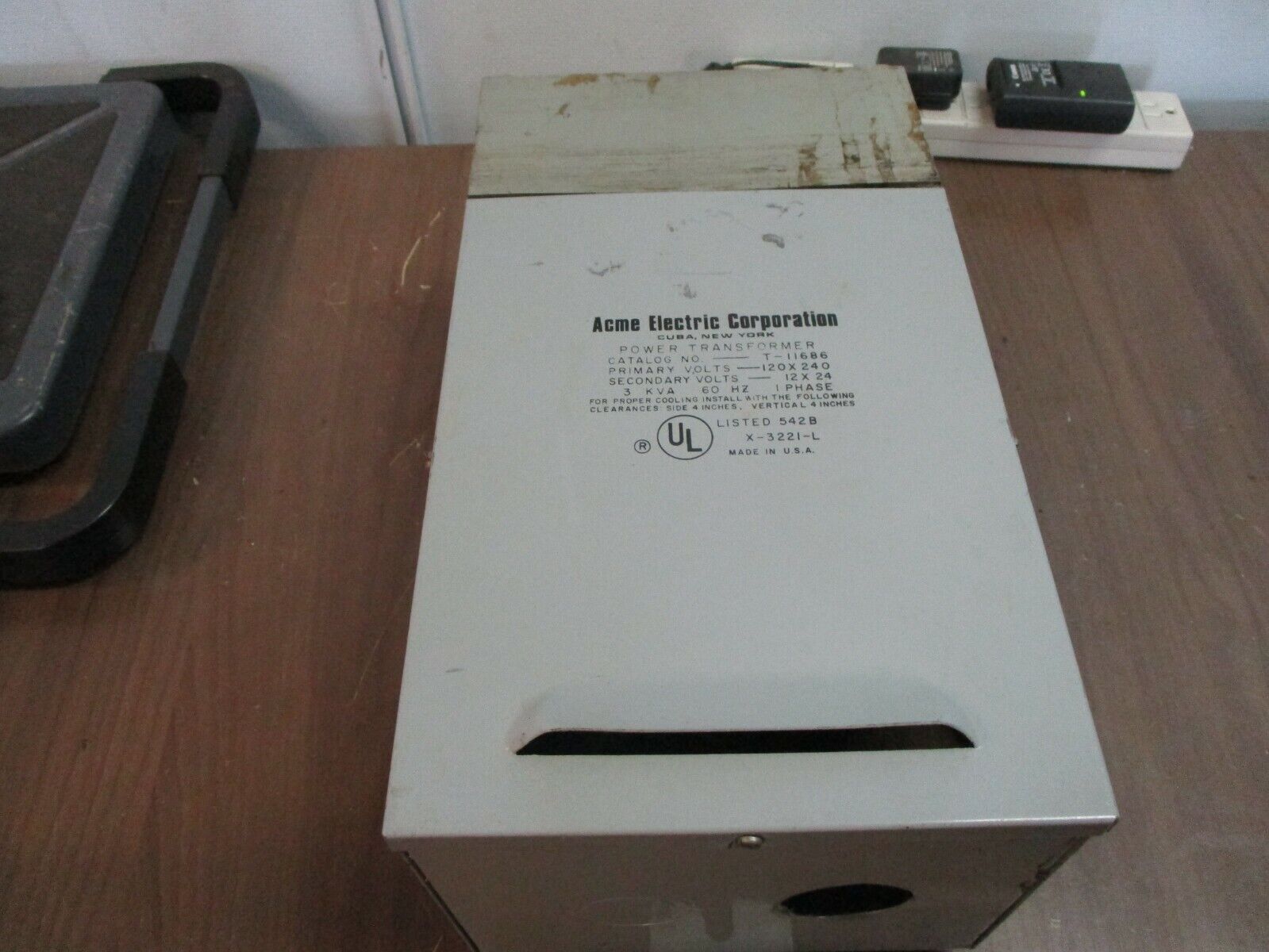 Acme Power Transformer T-11686 3kVA Pri: 120/240V Sec: 12/24V 1Ph 60Hz Used