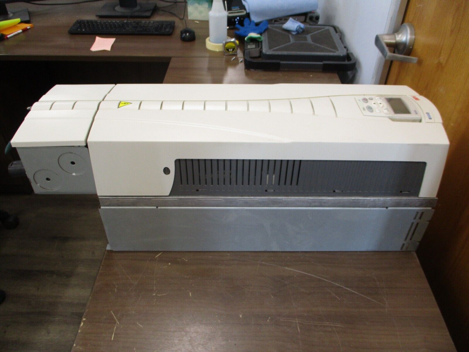 ABB ACH550 AC Drive ACH550-UH-072A-4 50HP 3Ph w/ Keypad Used