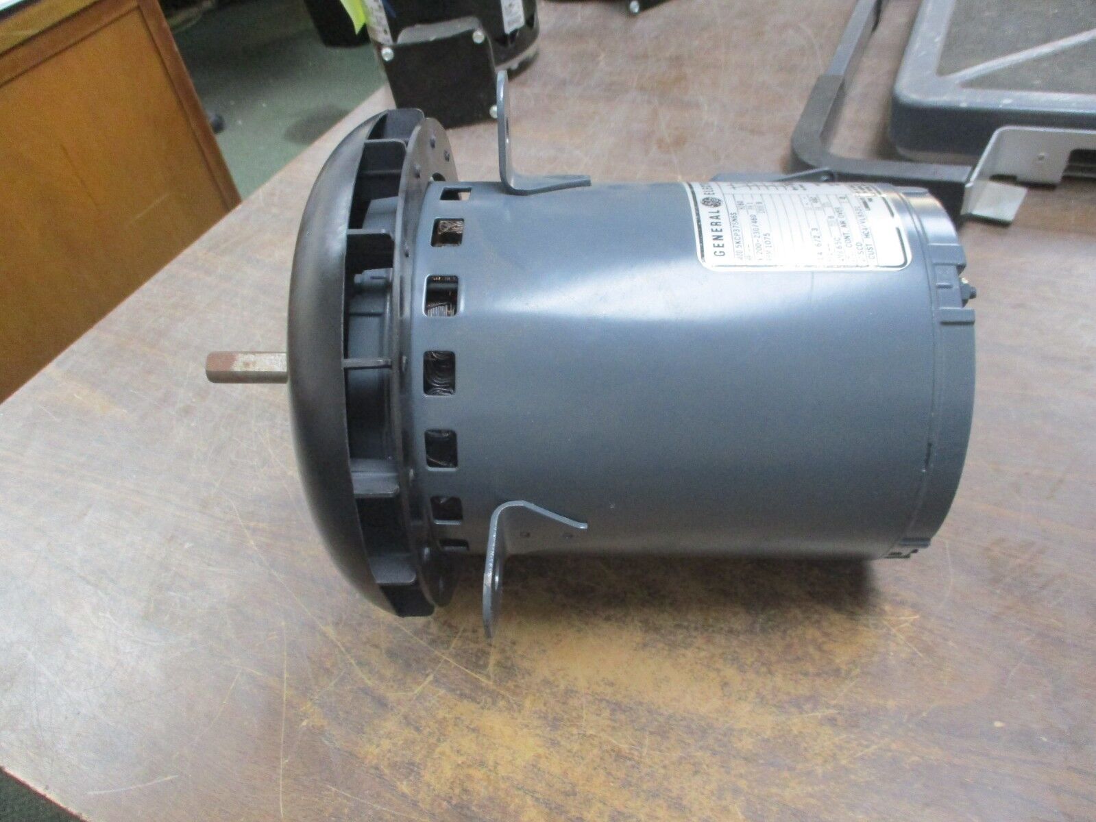 GE AC Motor 5KCP37SN6S 0.5HP 1075RPM FR:48Z 200-230/460V 1Ph 60Hz Used