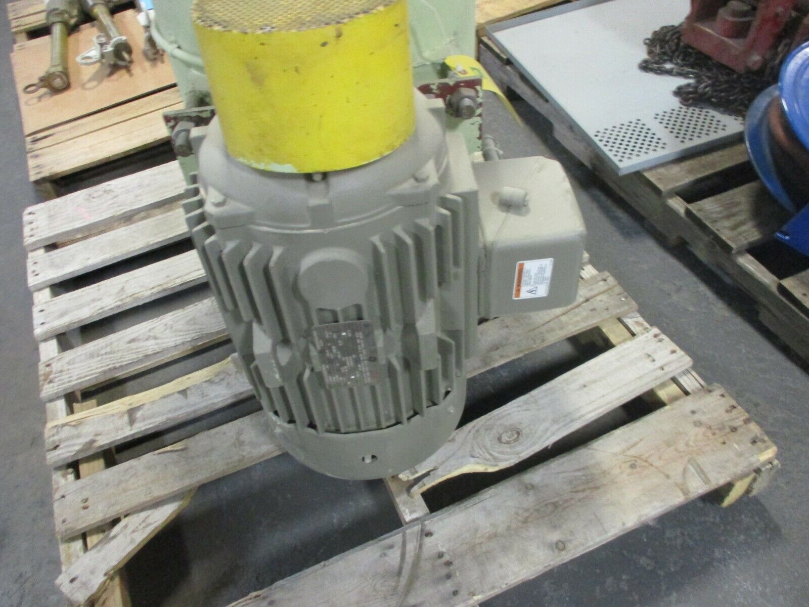 Siemens Mixer HLEz 50 g N 15HP 3500RPM Volume:1.8-5.2m/3s Pressure:190kg/m² Used