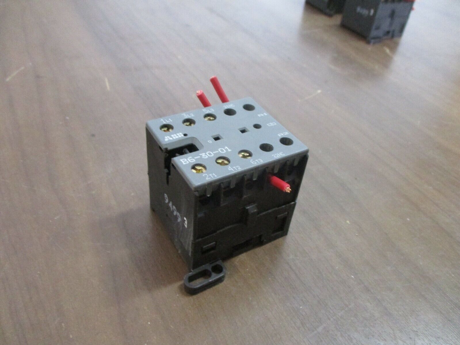 ABB Contactor B6-30-01 Coil: 110-127V 40-450Hz 12A 300V Used