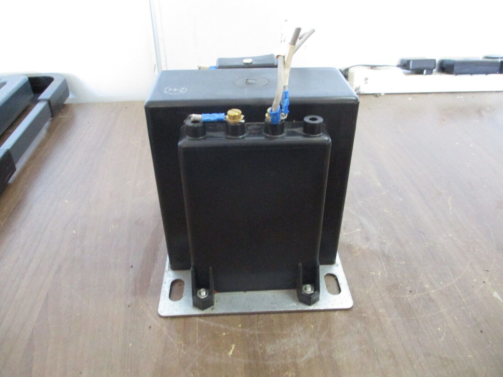 Instrument Transformers Potential Transformer 456-480 Pri: 480V Ratio 4:1 60Hz