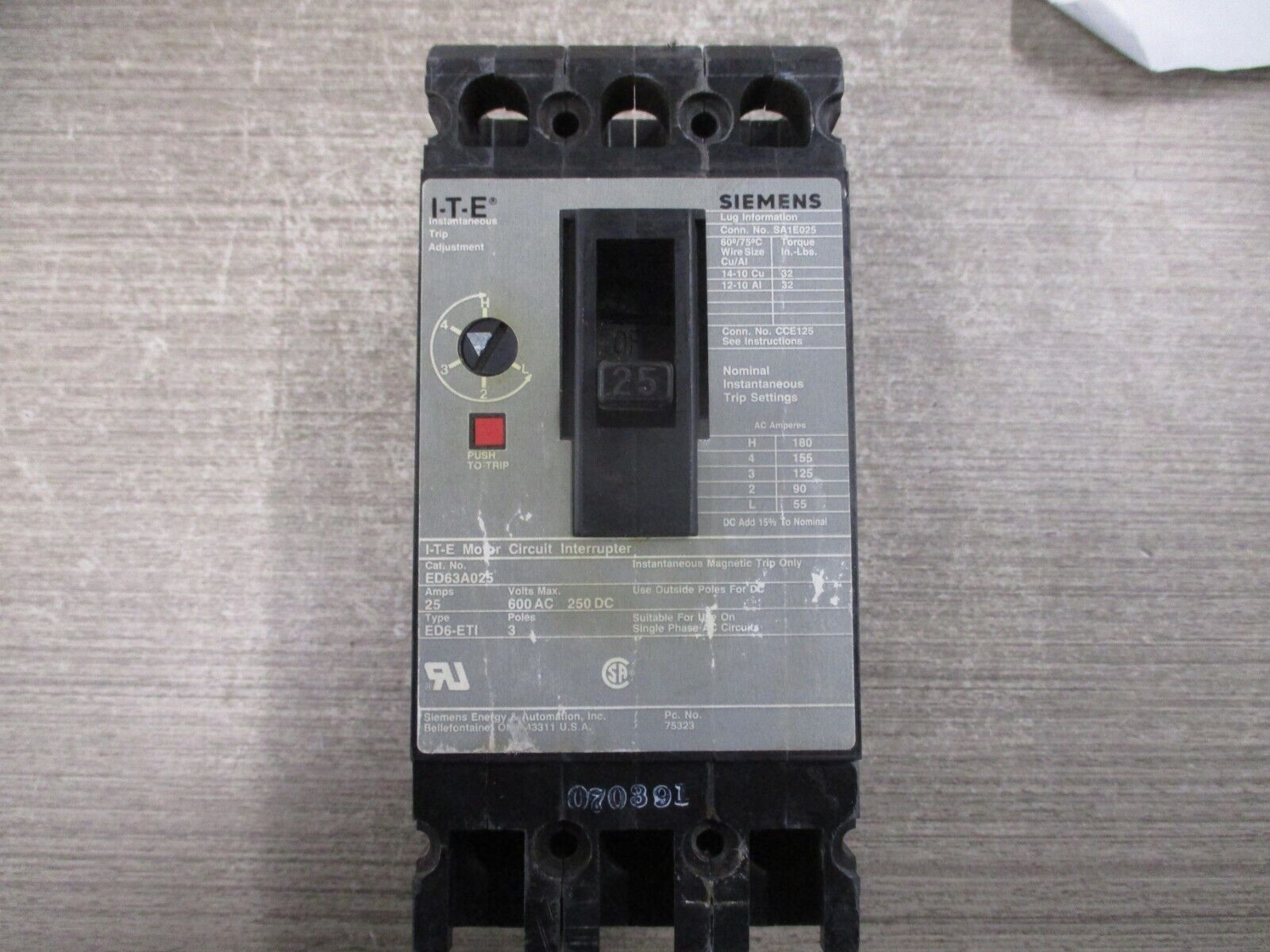 Siemens Circuit Breaker ED63A025 25A 600V 3P Used