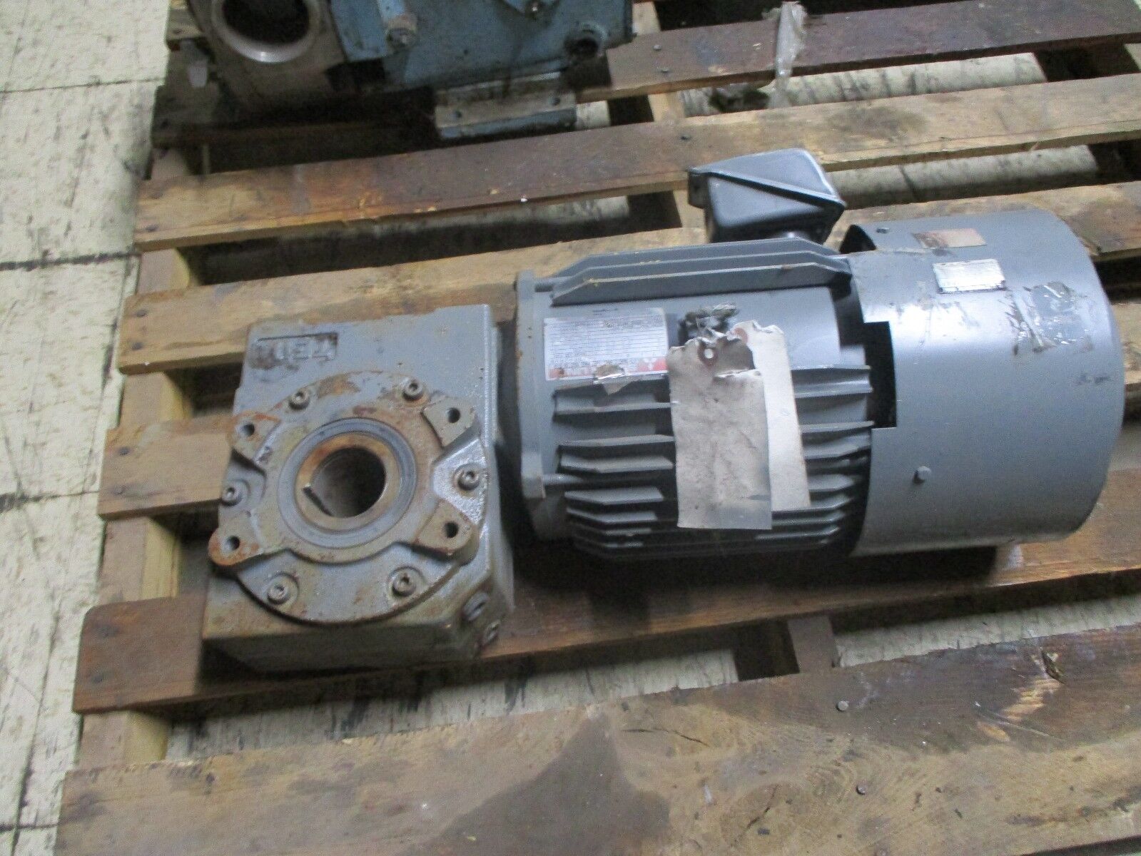 Super Line Gear Motor SF-JRVB Frame: 112M 60Hz 200V 14.6A 3.7kW Used