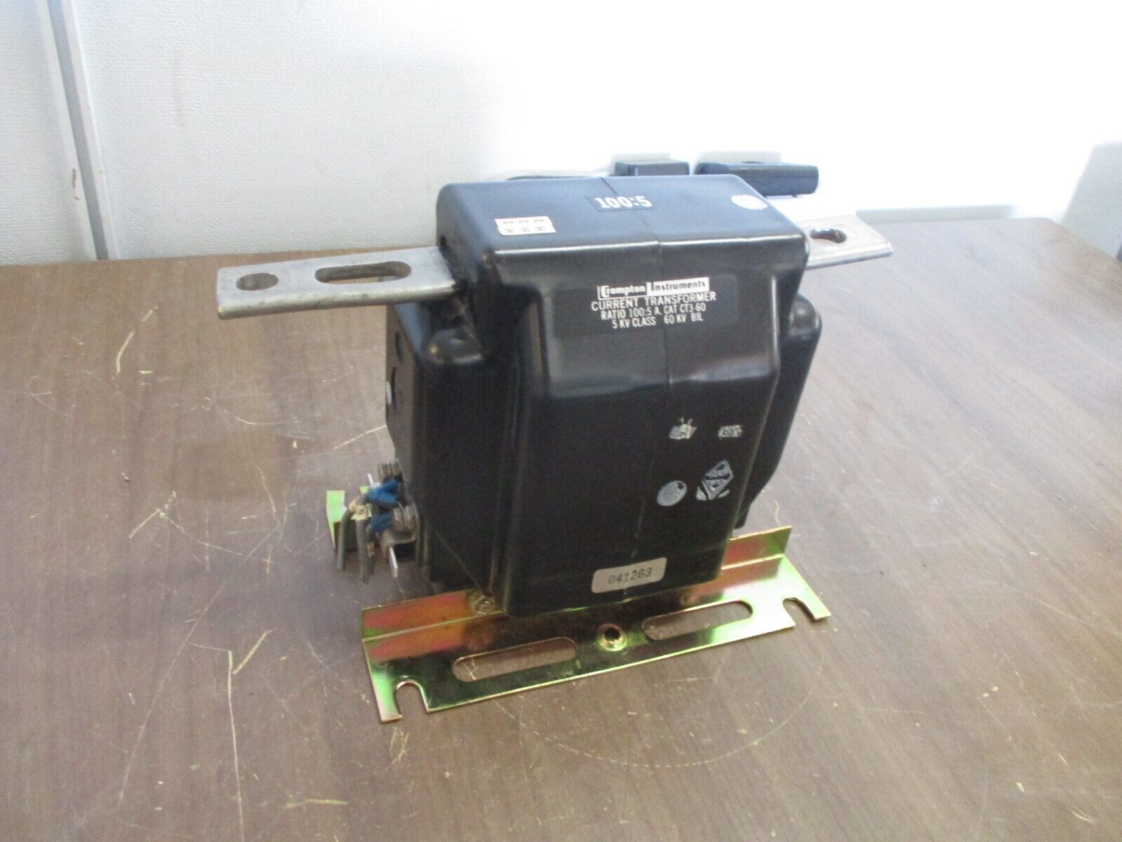 Crompton Instruments Current Transformer CT3-60 Ratio 100:5A 5kV Class 60kV BIL