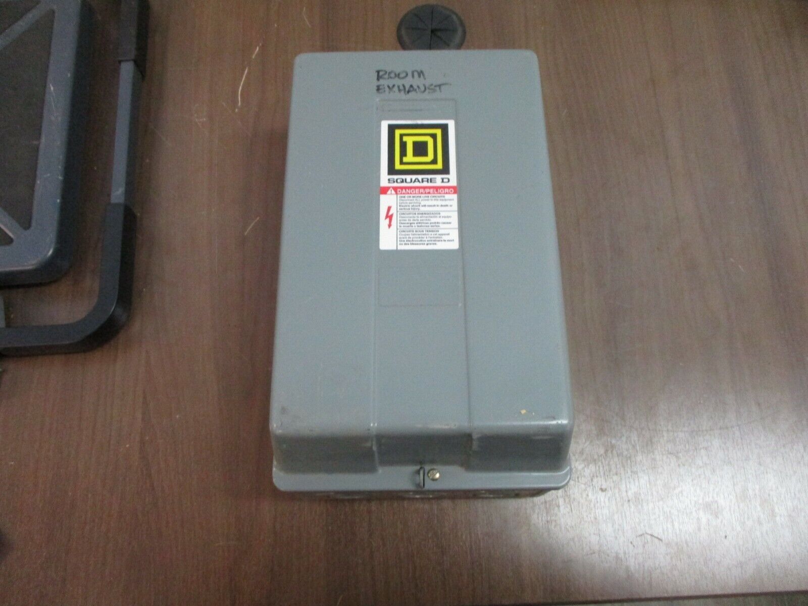 Square D Enclosed Lighting Contactor 8903 LG 30 Ser. D 24V Coil Used