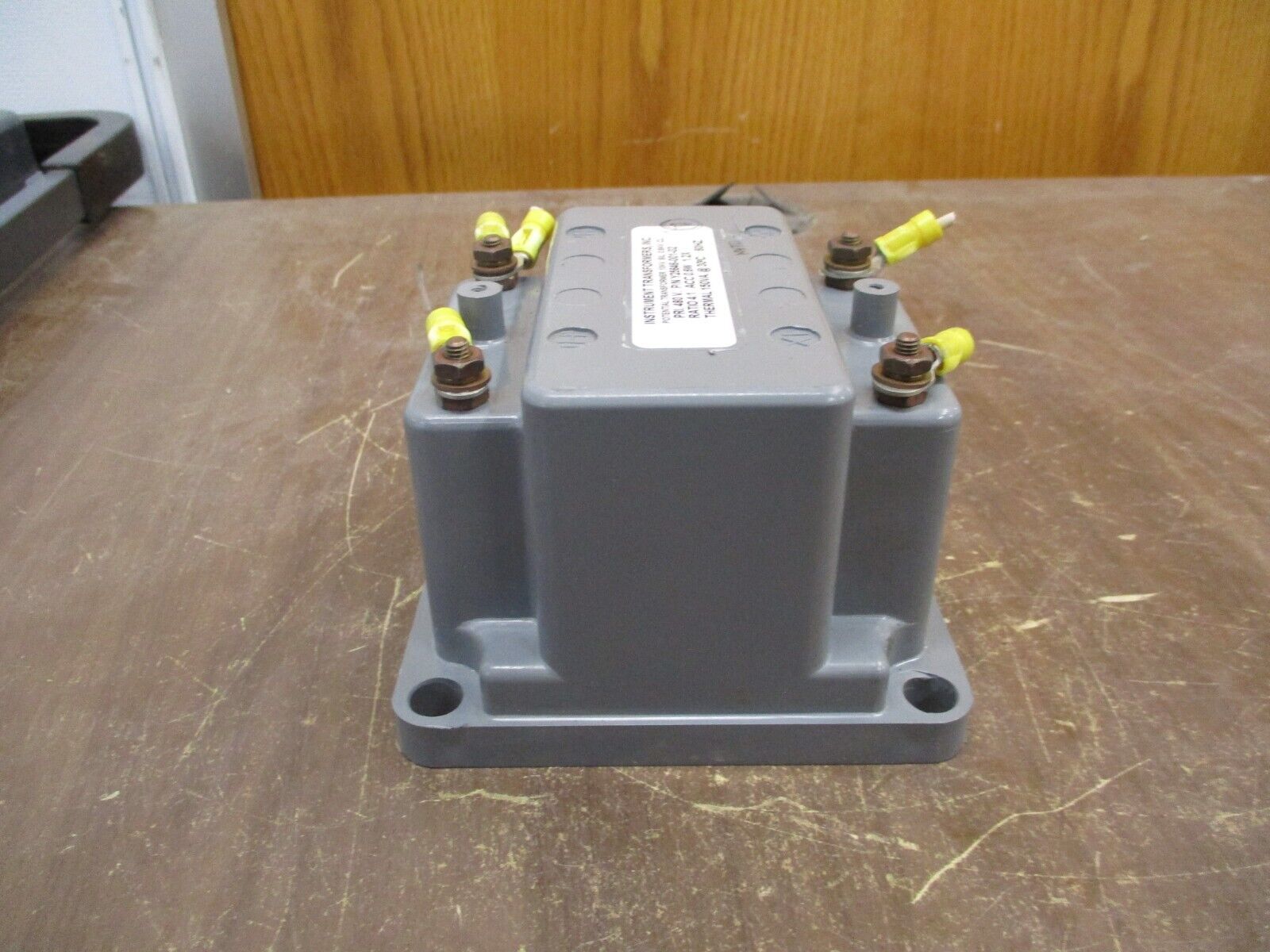 Instrument Transformers Potential Transformer Y25646-001-02 Pri: 480V Ratio 4:1