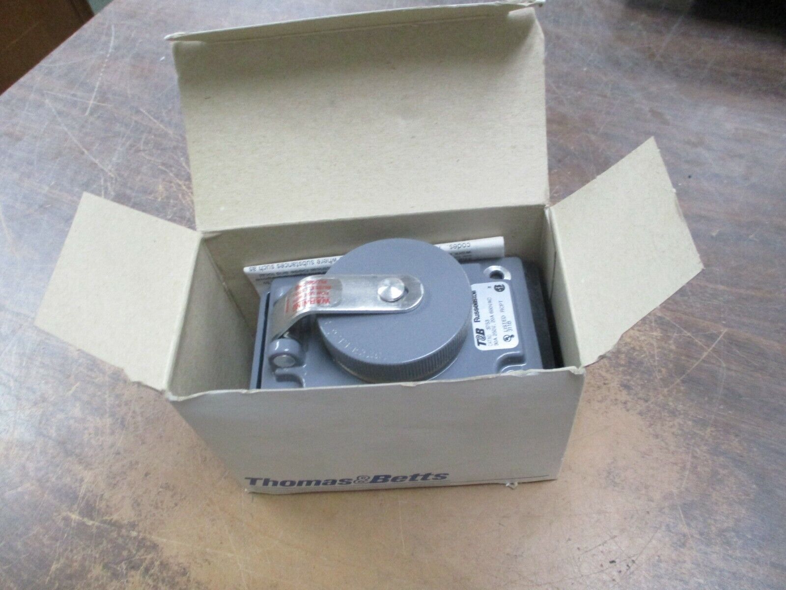 Russellstoll Receptacle 3753 20/30A 250/600V 2W 3P New Surplus