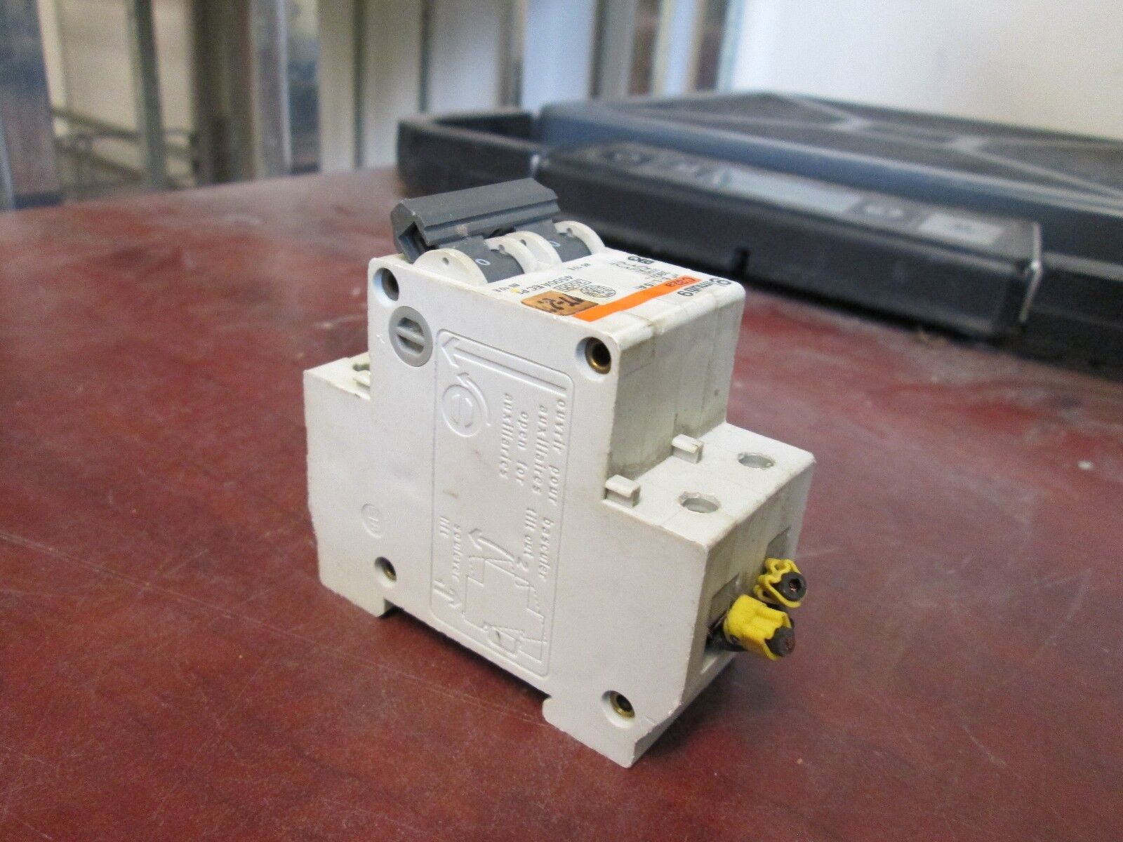 Merlin Gerin Circuit Breaker 85105 C32A 5A 380V Used