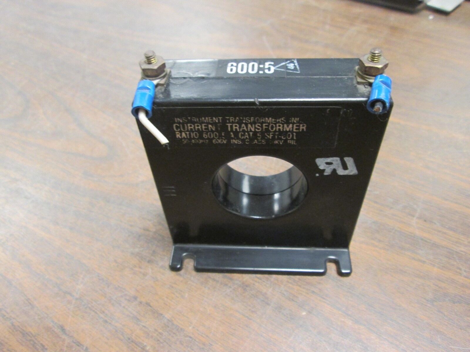 Instrument Transformers Current Transformer 5-SFT-601 Ratio: 600:5A 10KV BIL