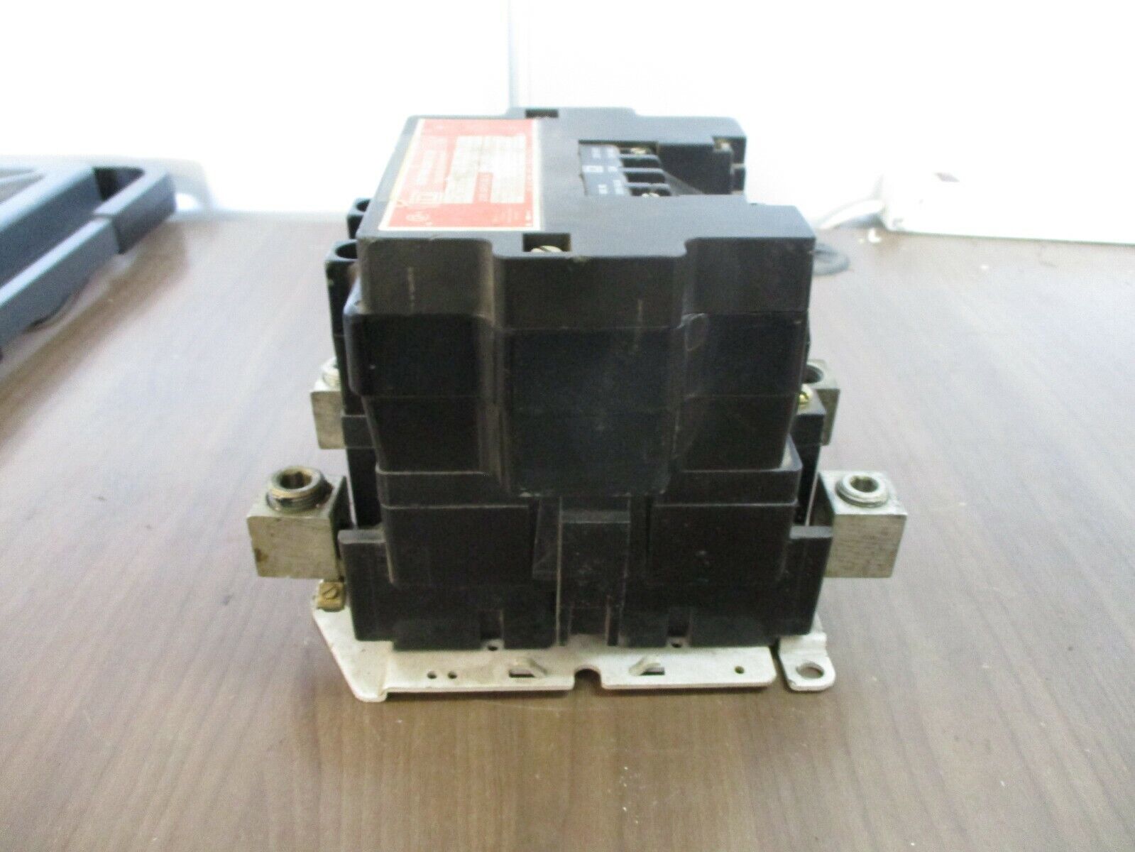 Square D Lighting Contactor 8903 SV 0 1 Ser. A 120V Coil *Missing (1) Lug Nut*