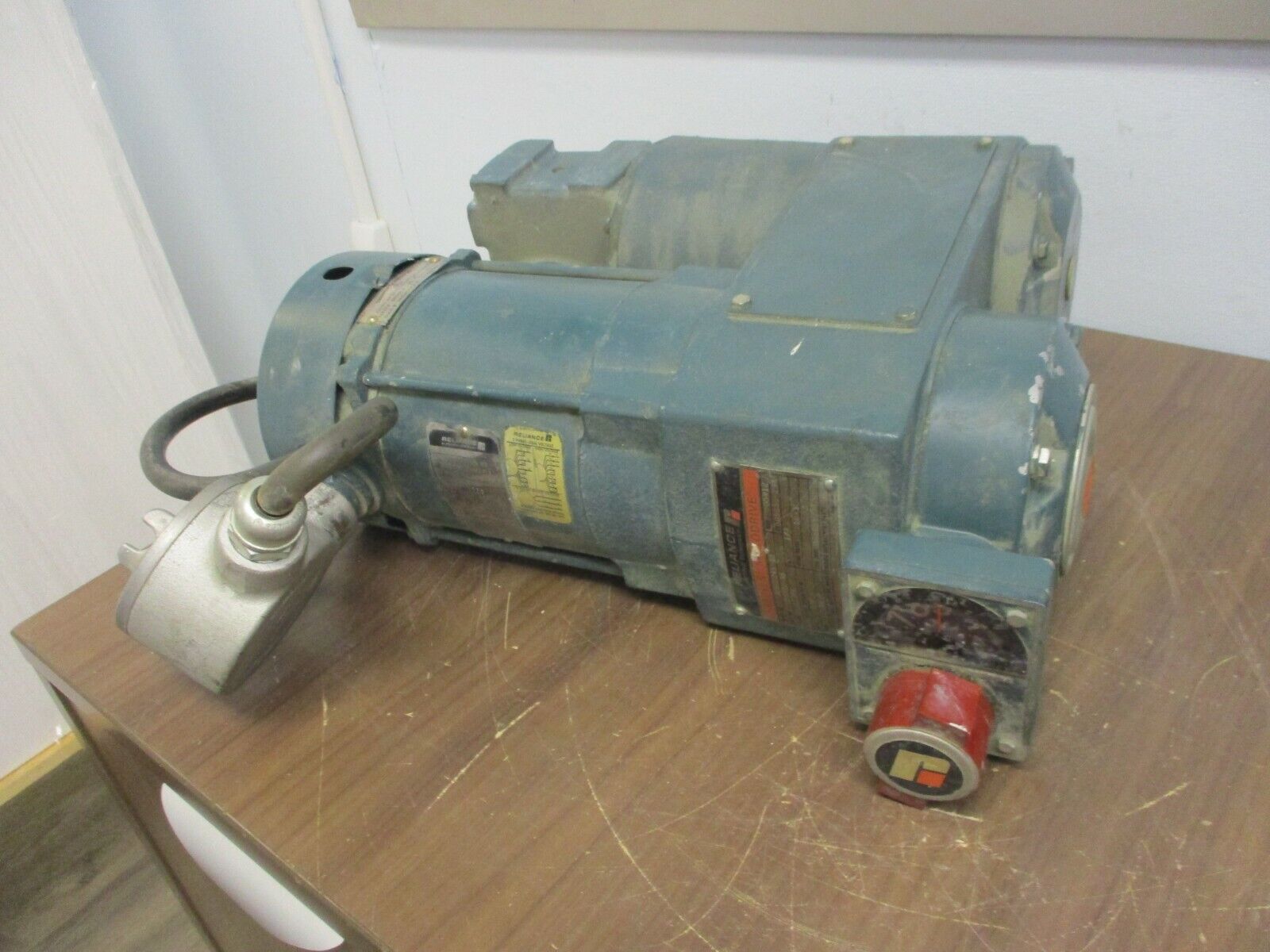 Reliance Electric AC Gearmotor 1/4HP 1800RPM FR: L48T 230/460V 1.5/.75A 3Ph Used