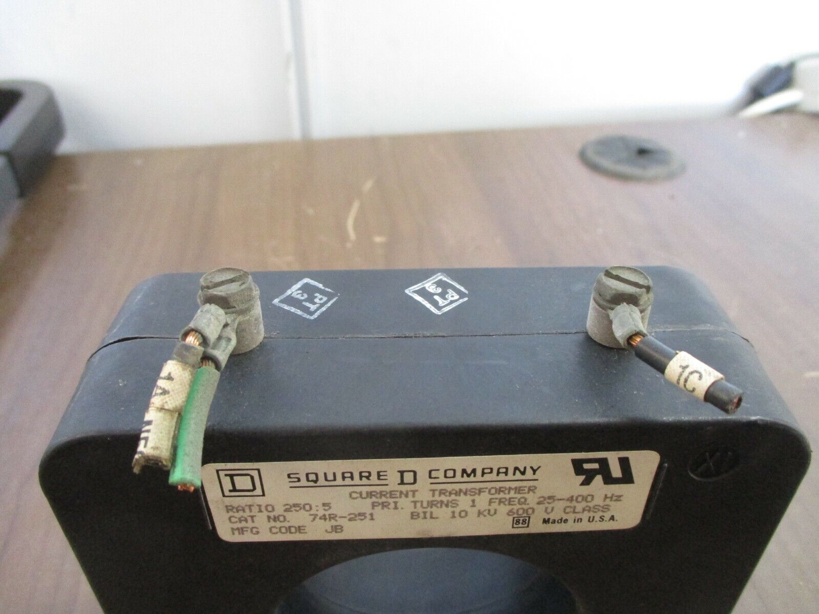 Square D Current Transformer 74R-251 Ratio 250:5A 600V 25-400Hz 10kV BIL Used