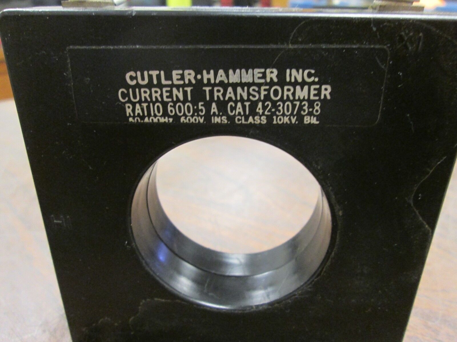 Cutler-Hammer Current Transformer 42-3073-8 Ratio 600:5A 10KV BIL 600V 50-400Hz