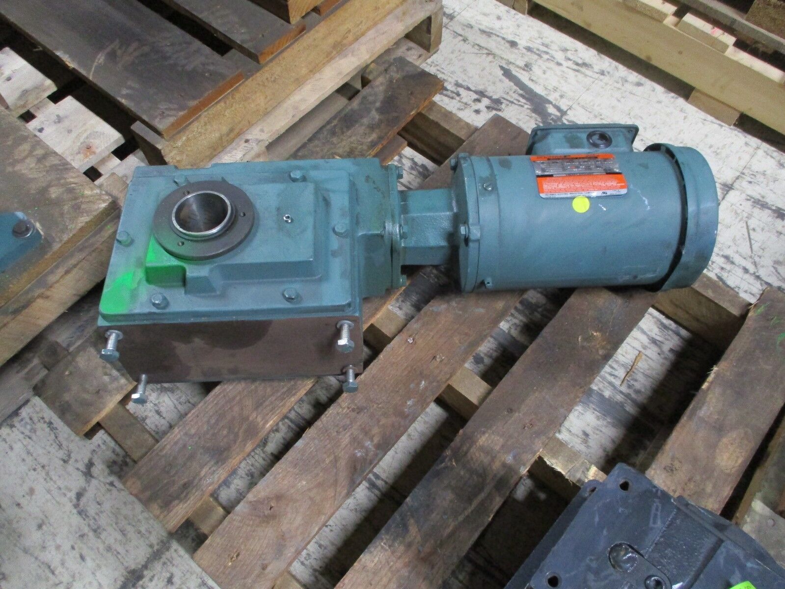 Dodge/Reliance Gear Motor C262T125N056 1.5HP Ratio:125 14RPM Out 230/460V