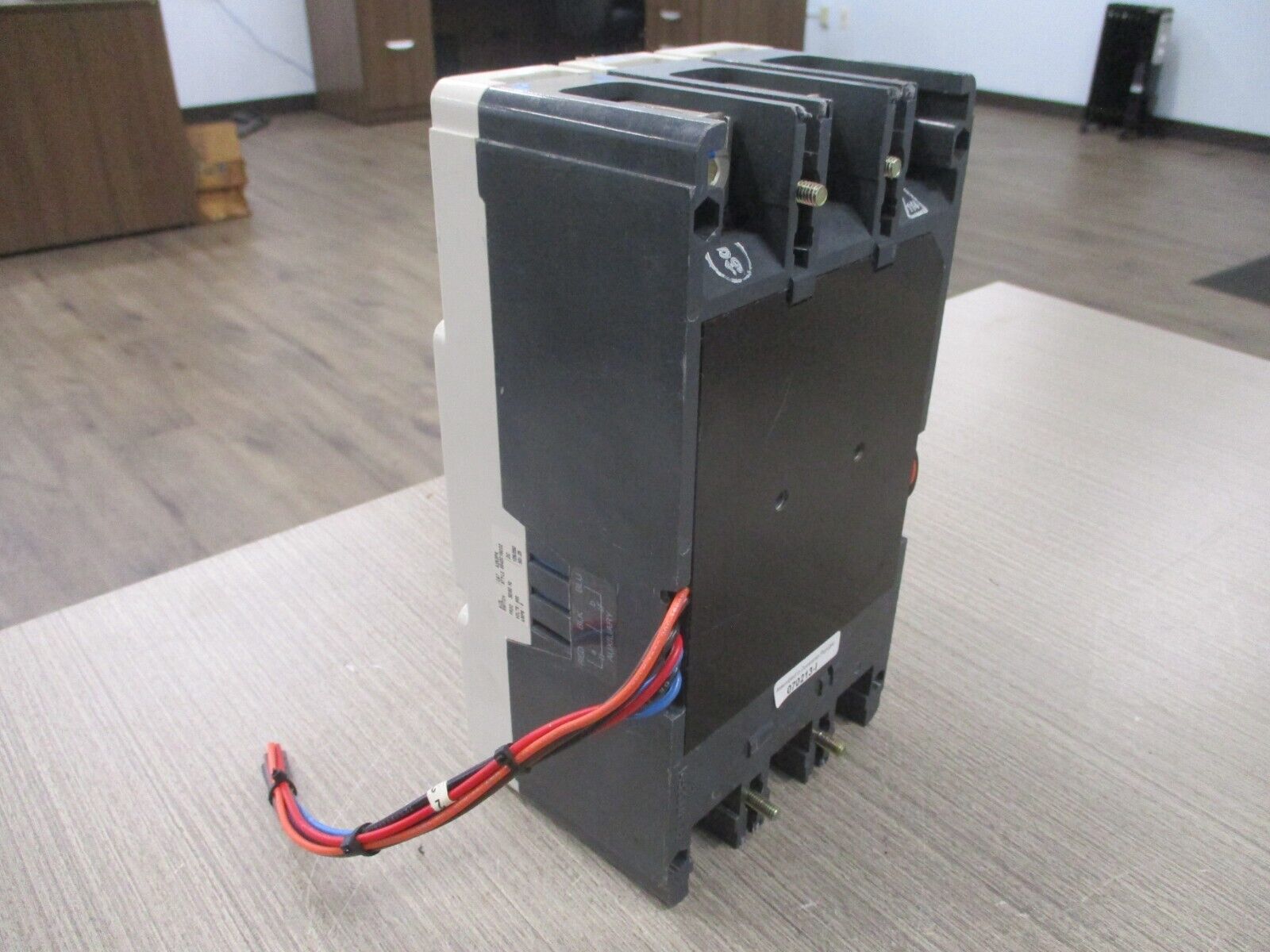 Eaton HKD-DC Circuit Breaker HKDDC 3400A1301T1001201 400A 600VDC 3P Used