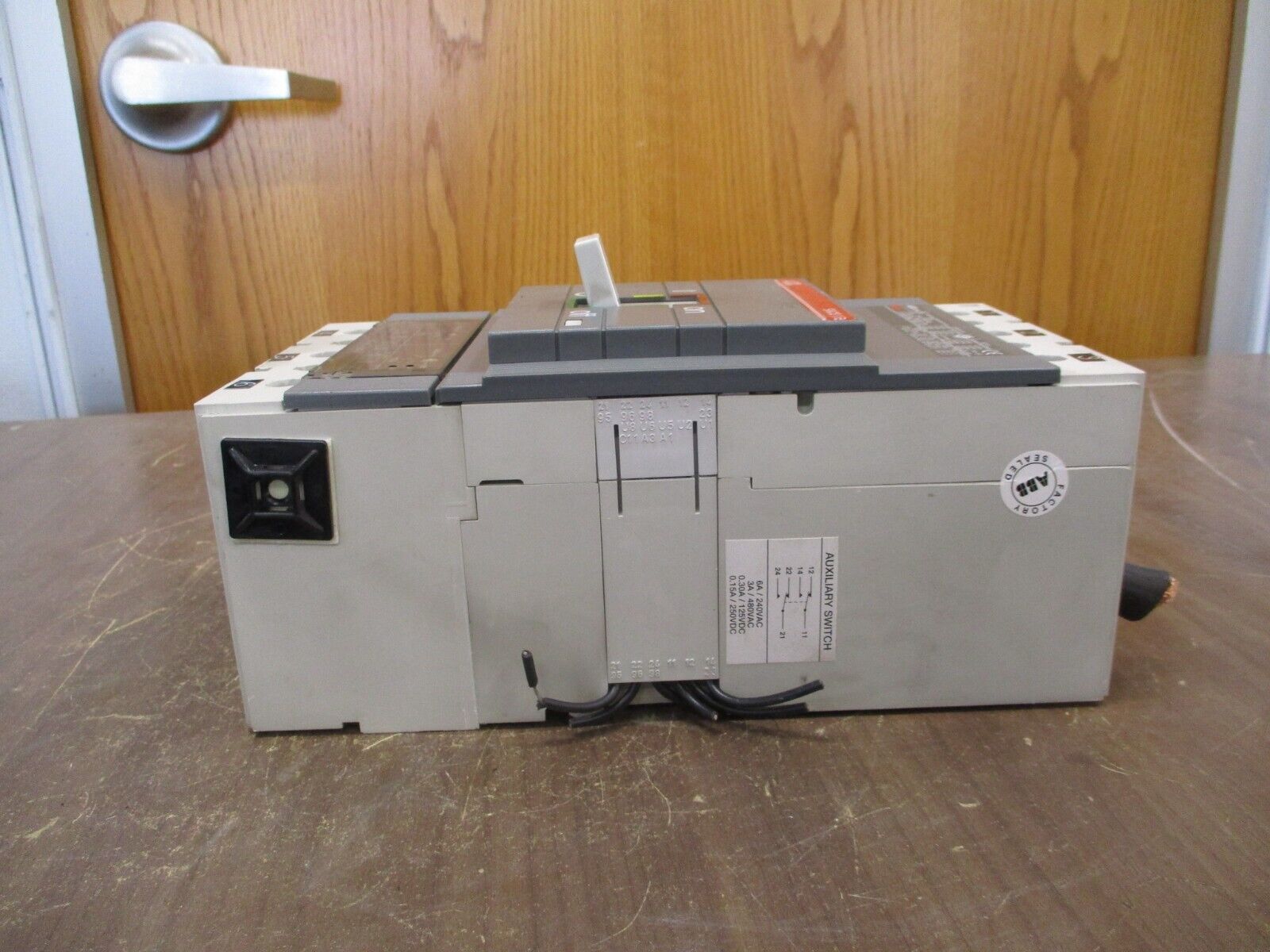 ABB SACE S5 Circuit Breaker S5N 300 300A 600V 2/24V Shunt Trip Used