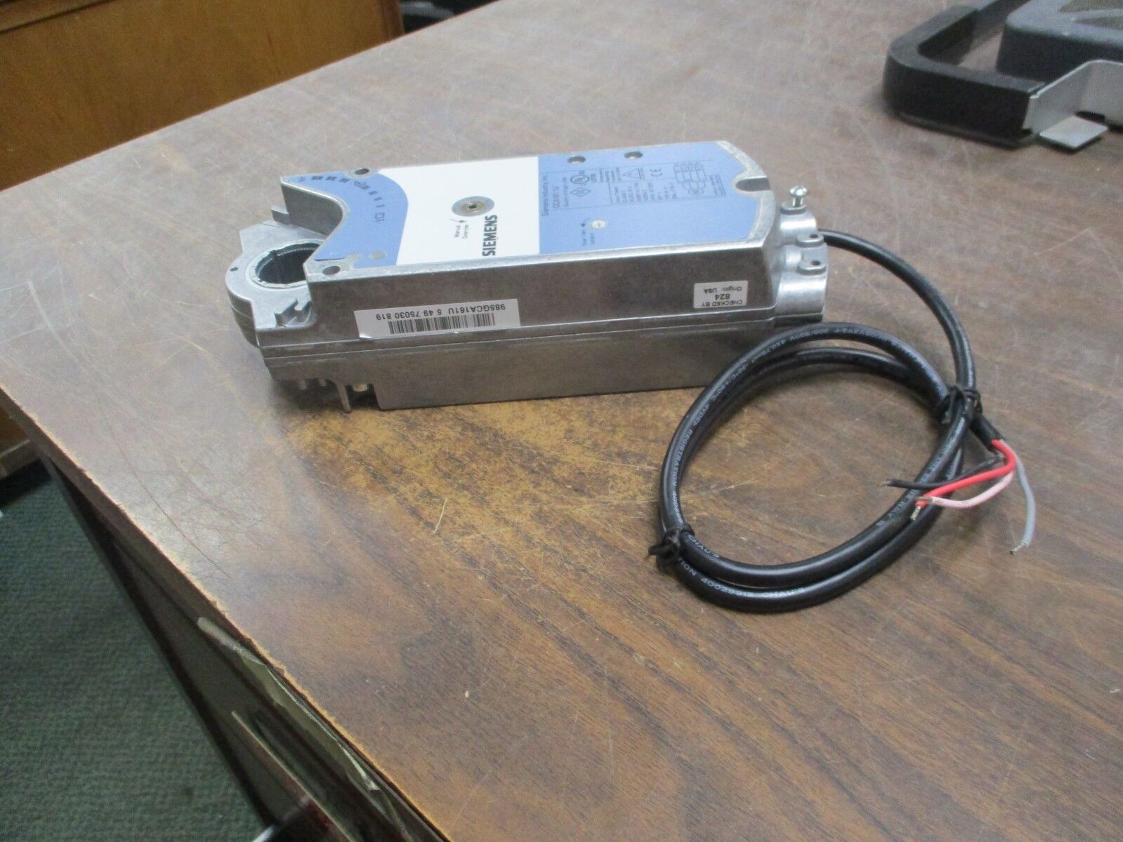 Siemens Actuator 985GCA161U 24V AC/DC 50/60Hz 7VA 160lb-In Used