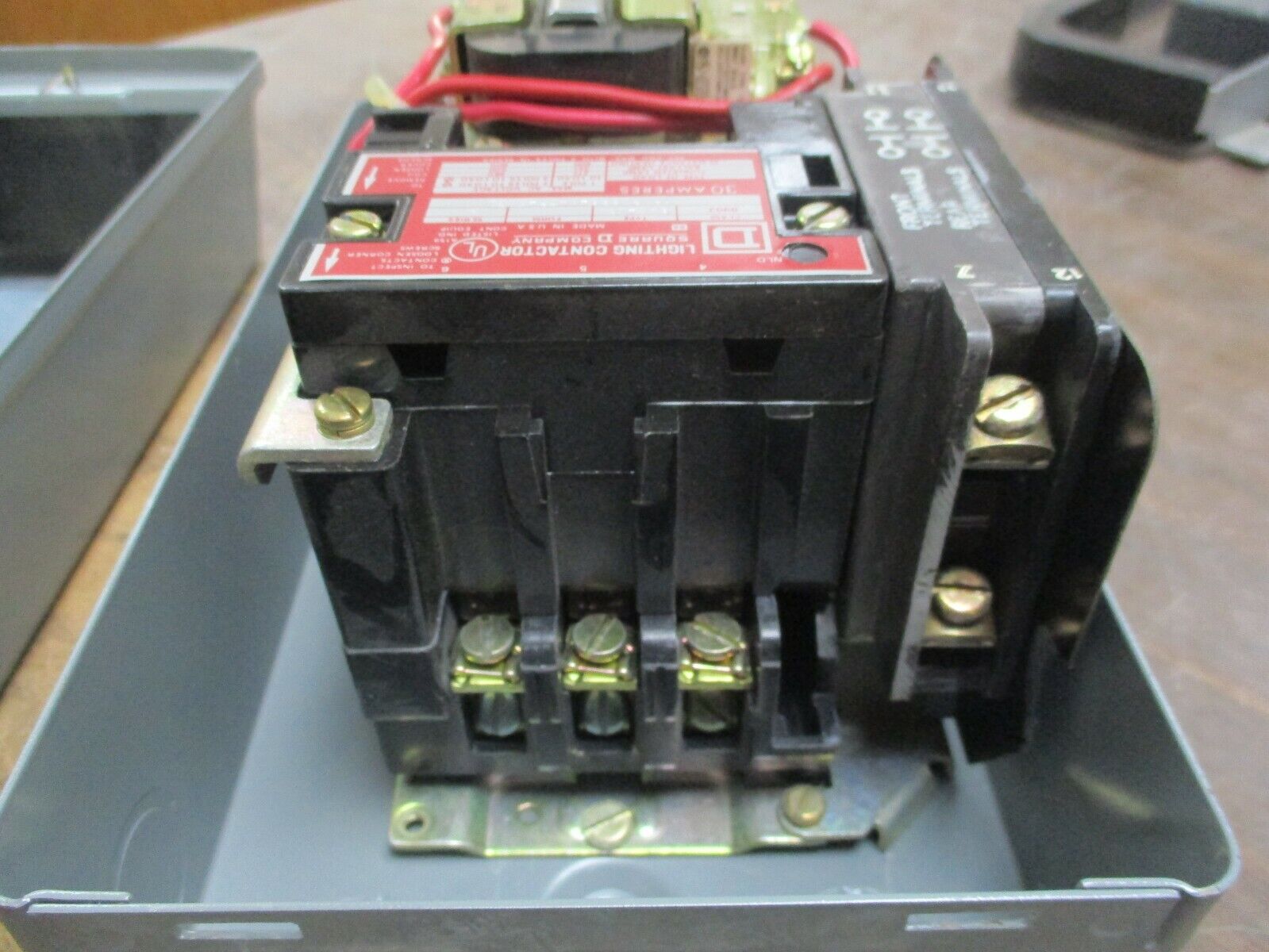 Square D Enclosed Lighting Contactor 8903 SMG-13 24V Coil 30A 600V Used