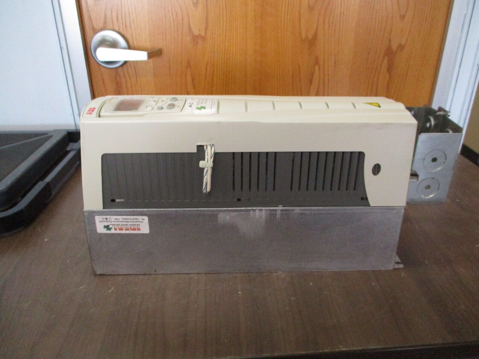 ABB ACH550 AC Drive ACH550-UH-023A-4 15HP 3Ph w/ Keypad Used