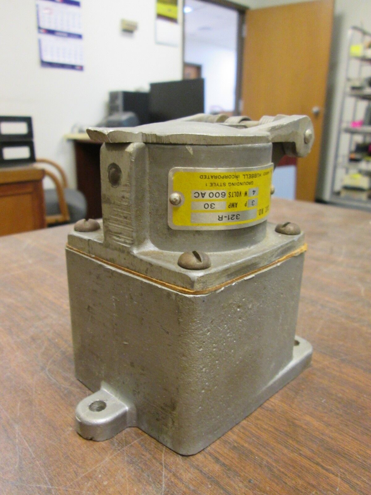 Hubbell Receptacle w/ Base 321-R 30A 3P 4W 600VAC Used