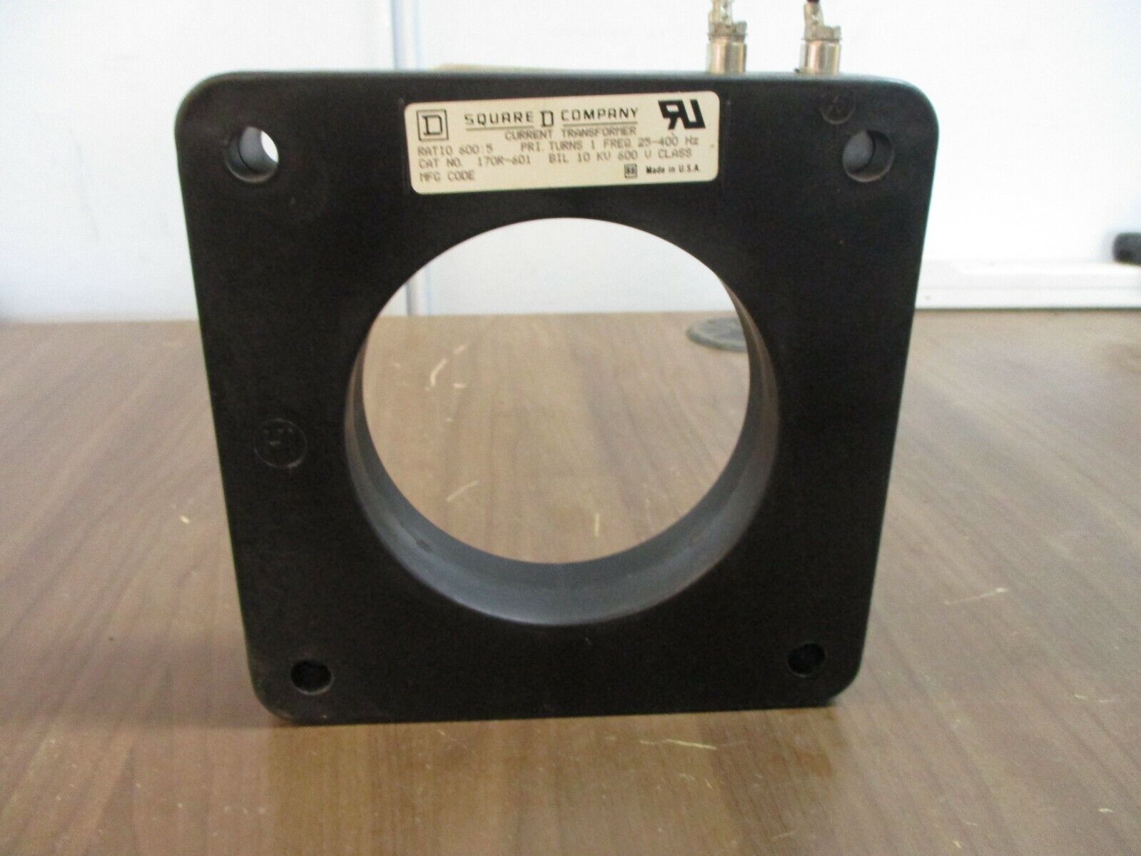 Square D Current Transformer 170R-601 Ratio 600:5A 600V 25-400Hz 10kV BIL Used