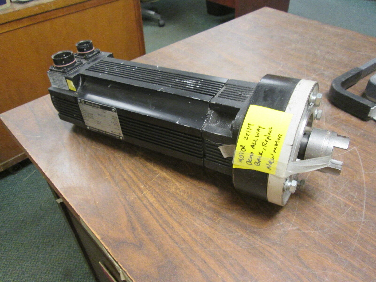 Allen-Bradley 1326 AC Servo Motor 1326AB-B430E-21 1.5KW 3200RPM 3.9A Used