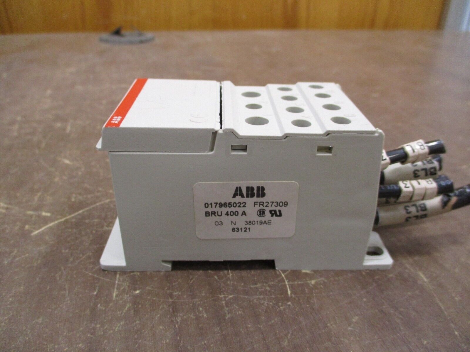 ABB BRU Terminal Block 017965022 FR27309 400A *Cracked* *Broken Terminal Cover*