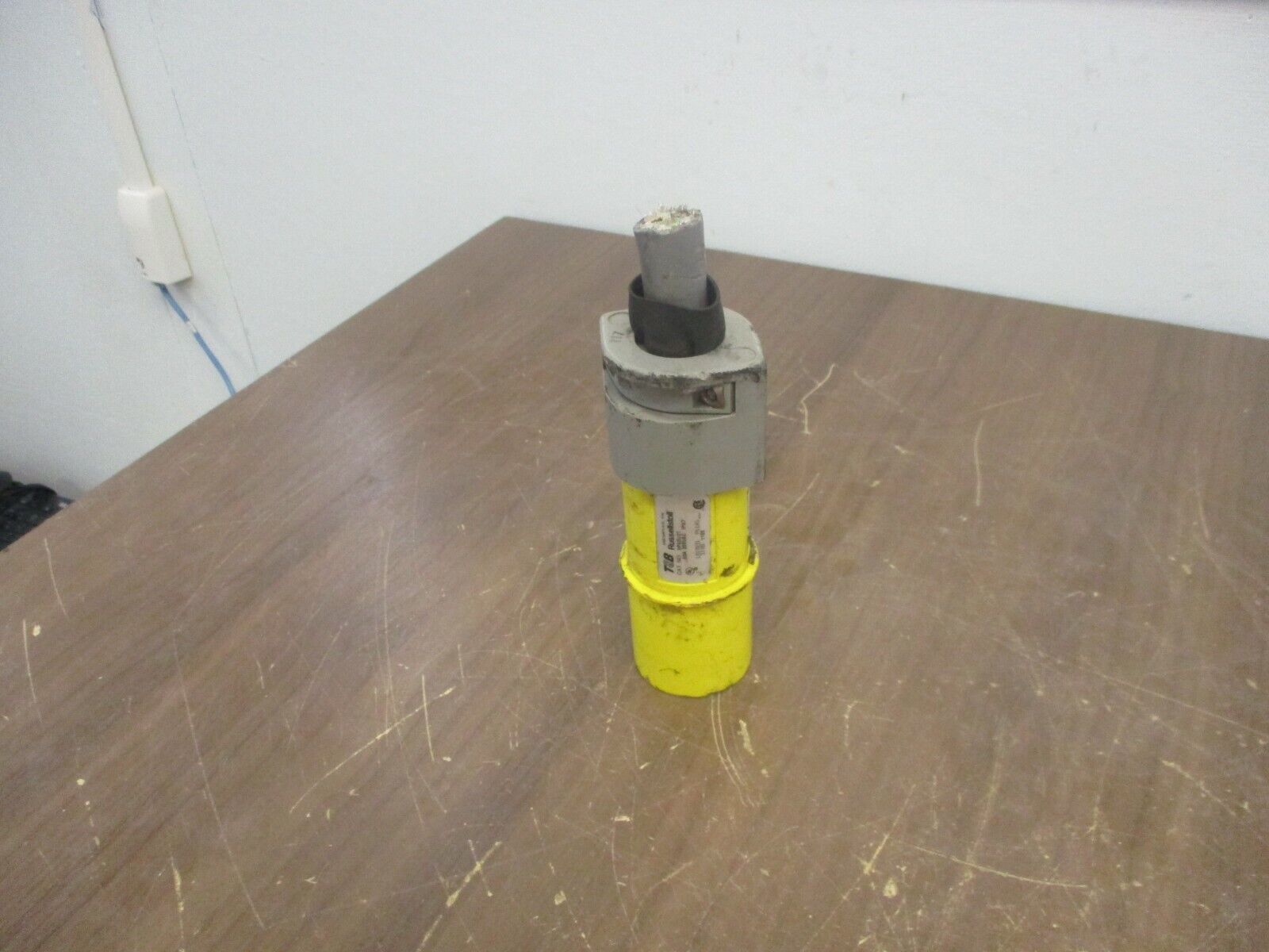 Thomas & Betts Russellstoll Plug 9P63U2T 60A 250V Used **No Bushing**