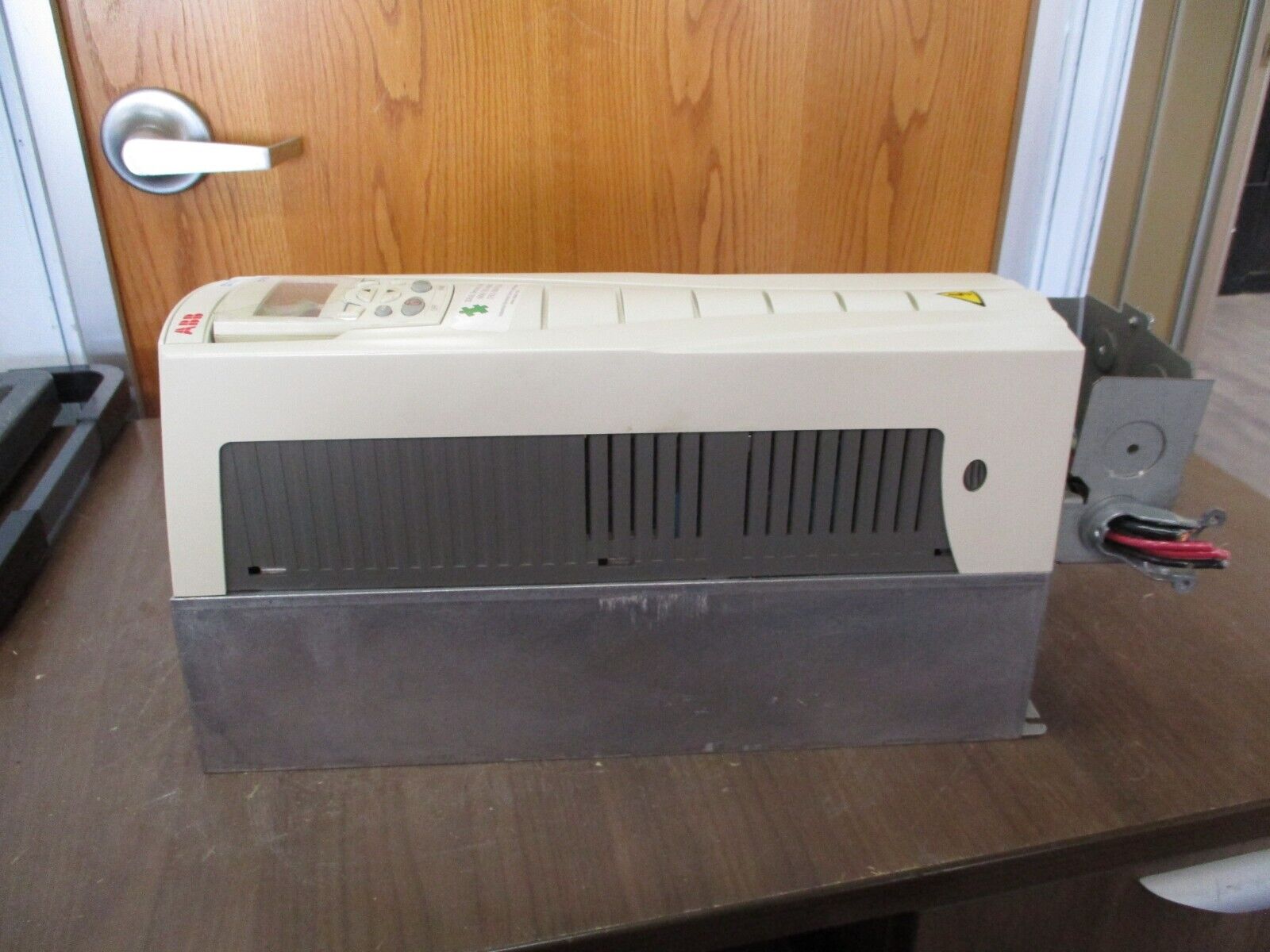 ABB ACH550 AC Drive ACH550-UH-023A-4 15HP 3Ph w/ Keypad Used