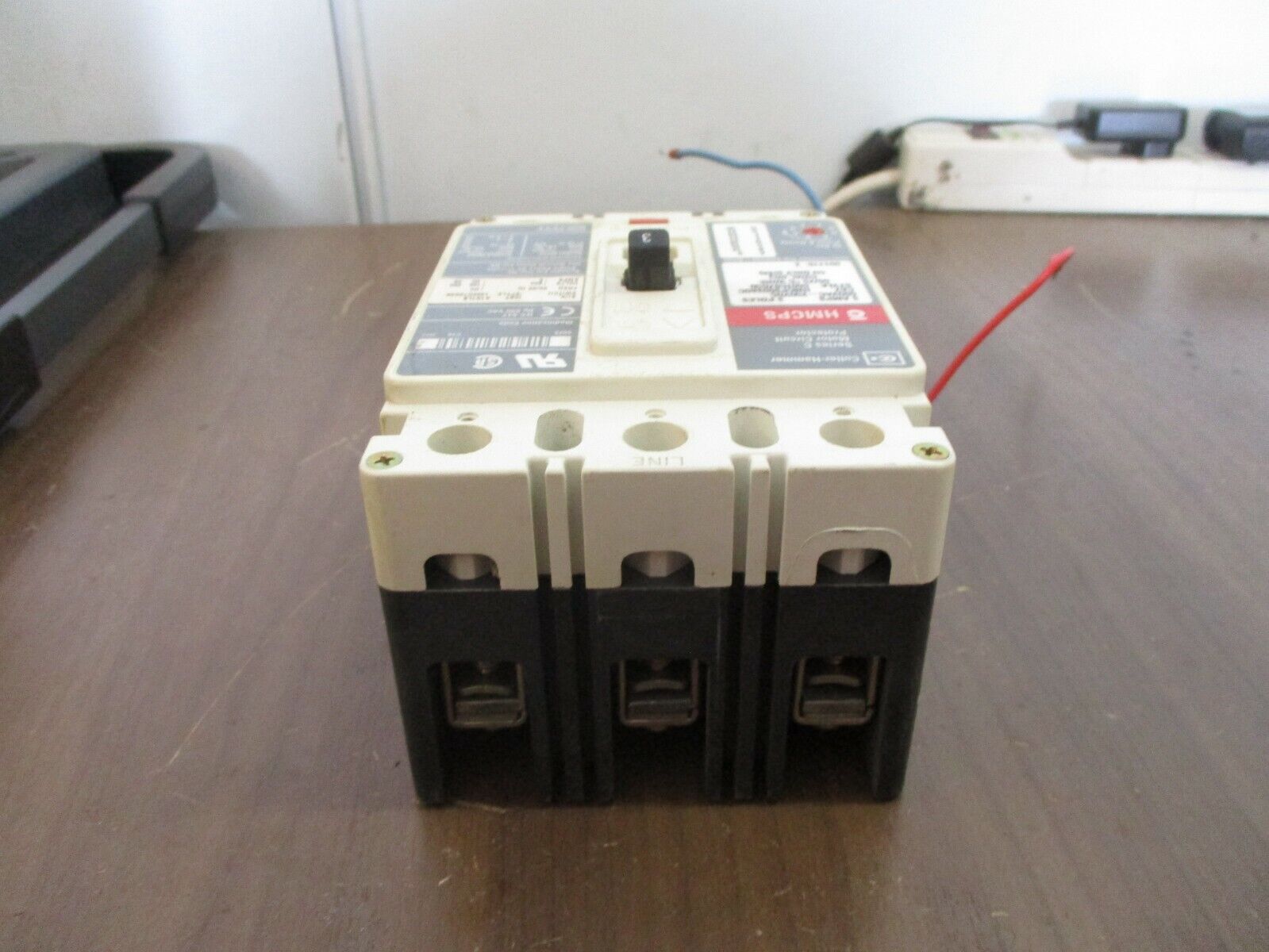 Cutler-Hammer / Westinghouse Circuit Breaker w/ Aux HMCP003A0C 3A 600V 3P Used