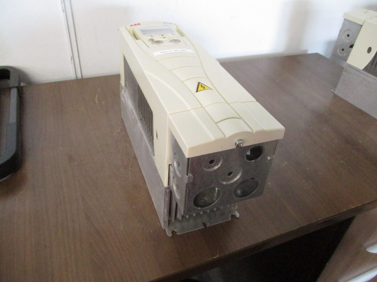 ABB ACH550 AC Drive ACH550-UH-08A8-4 5HP 3Ph w/ Keypad Used