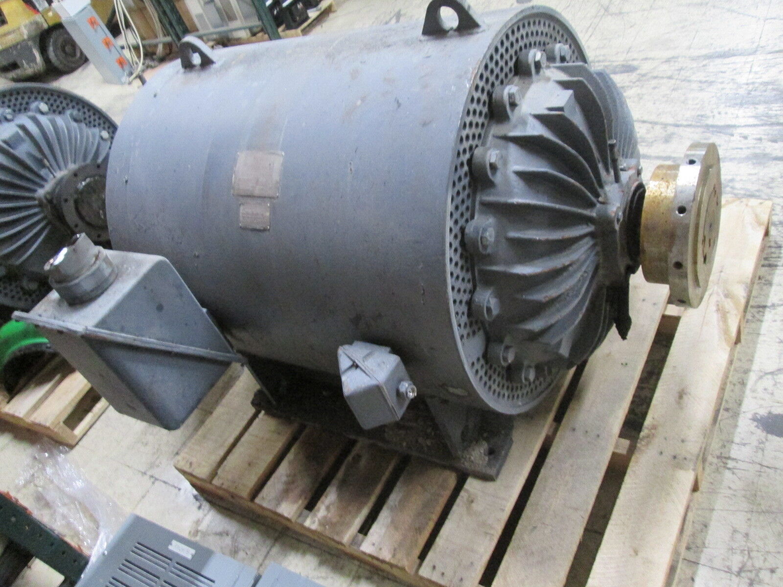 Siemens AZ Induction Motor 300HP 900RPM FR: 2616S8 460V 380A Used