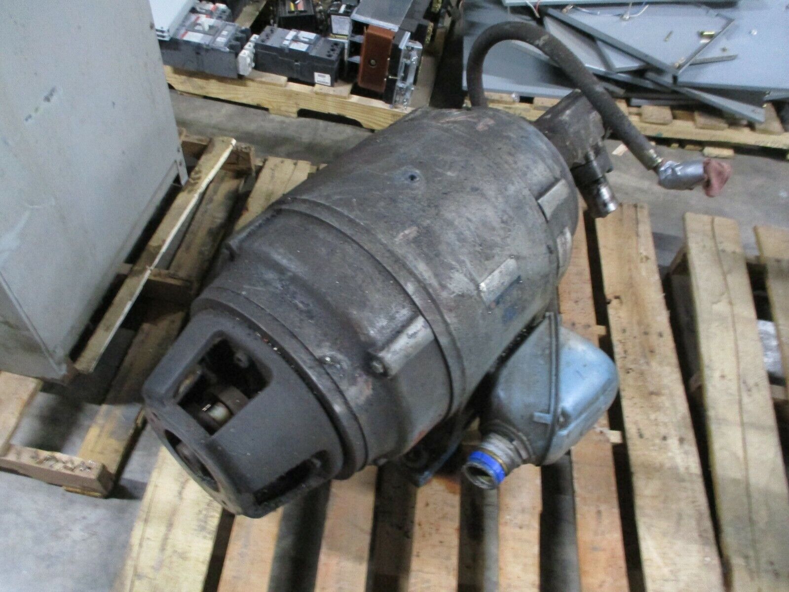 Vickers Vane Pump w/ Motor 2520V 14A 8 50HP 1200RPM 220/440V 127/63.5A Used