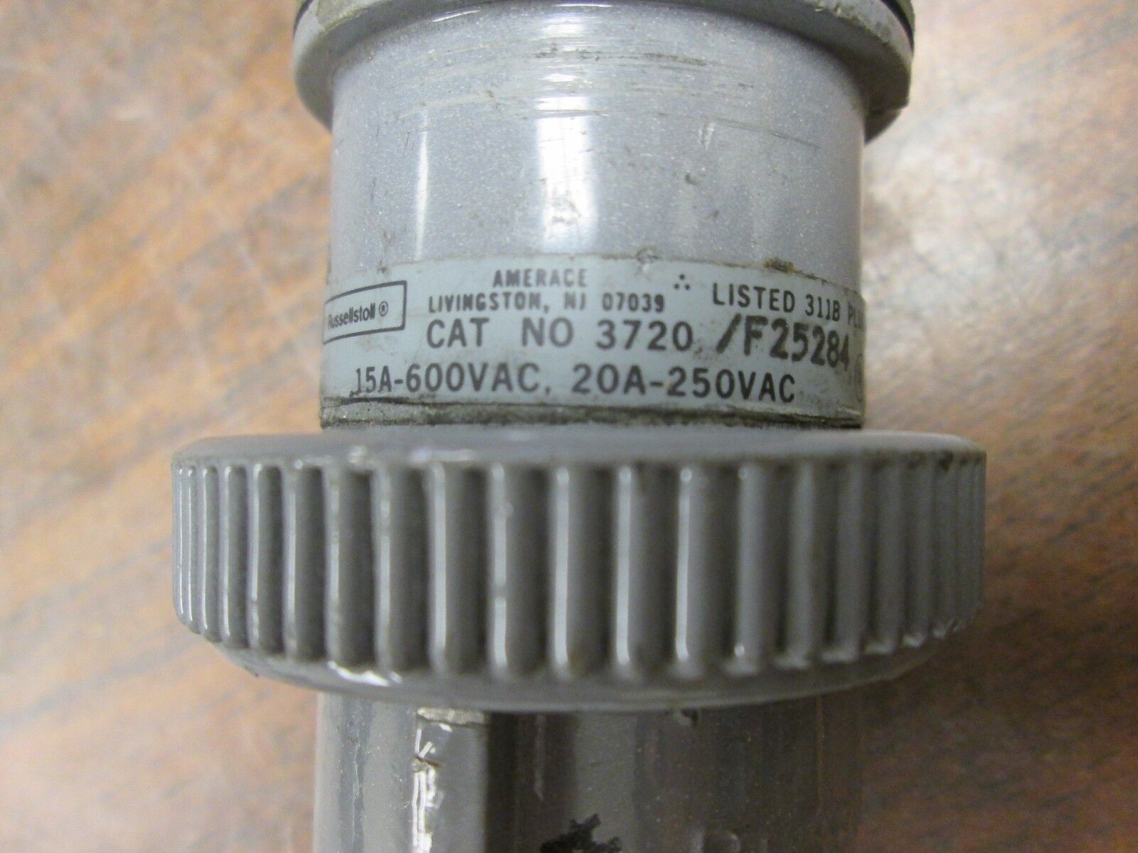 Russellstoll Plug 3720/F25284 20A @ 250V 15A @ 600V Used