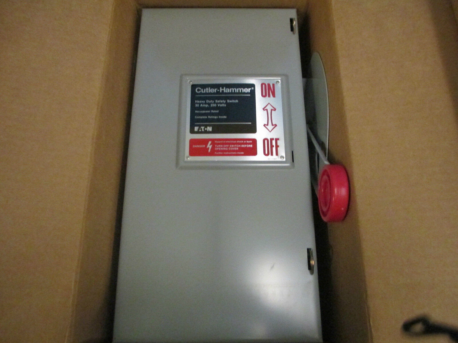 Cutler-Hammer Heavy Duty Safety Switch DH221NGK 30A 240V *New Surplus*